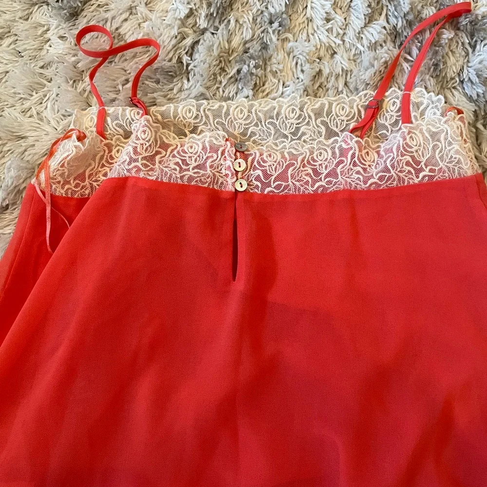 Vintage 2000’s Flowy Tank - Picture 3 of 3